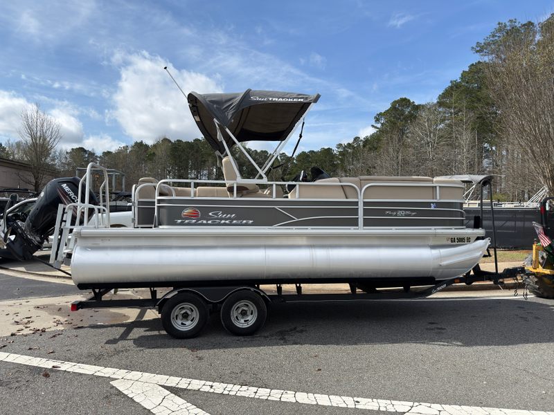 2019 Sun Tracker Party Barge 20 DLX