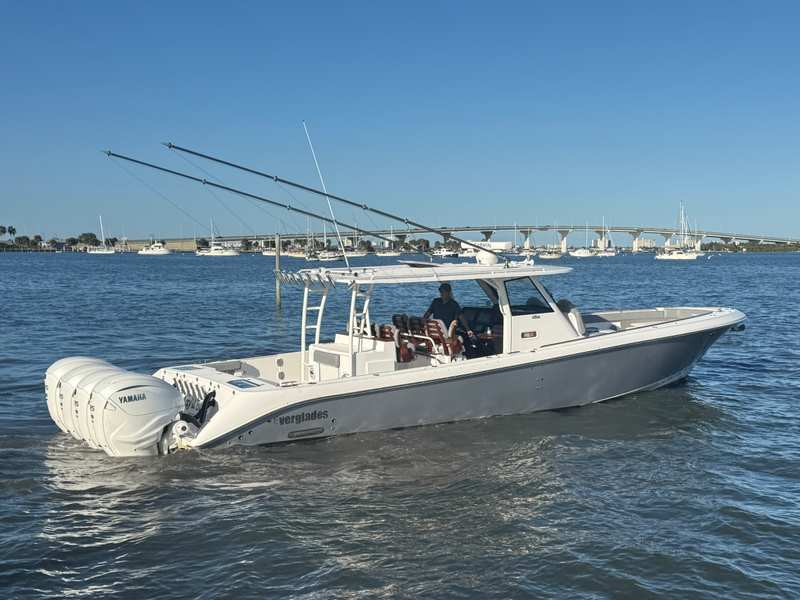 2021 Everglades 435 CC