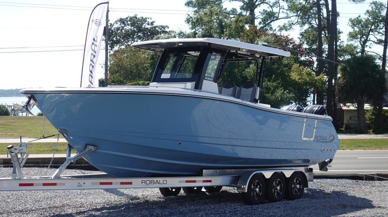 2026 Robalo 300 CC