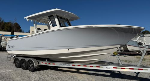 2026 Robalo 300 CC