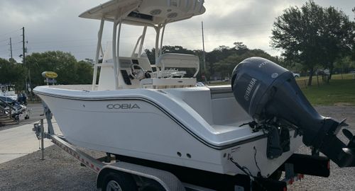 2023 Cobia 220 CC