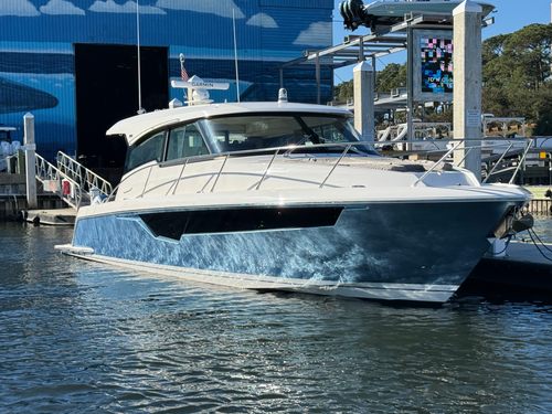 2025 Tiara Yachts 48 LE