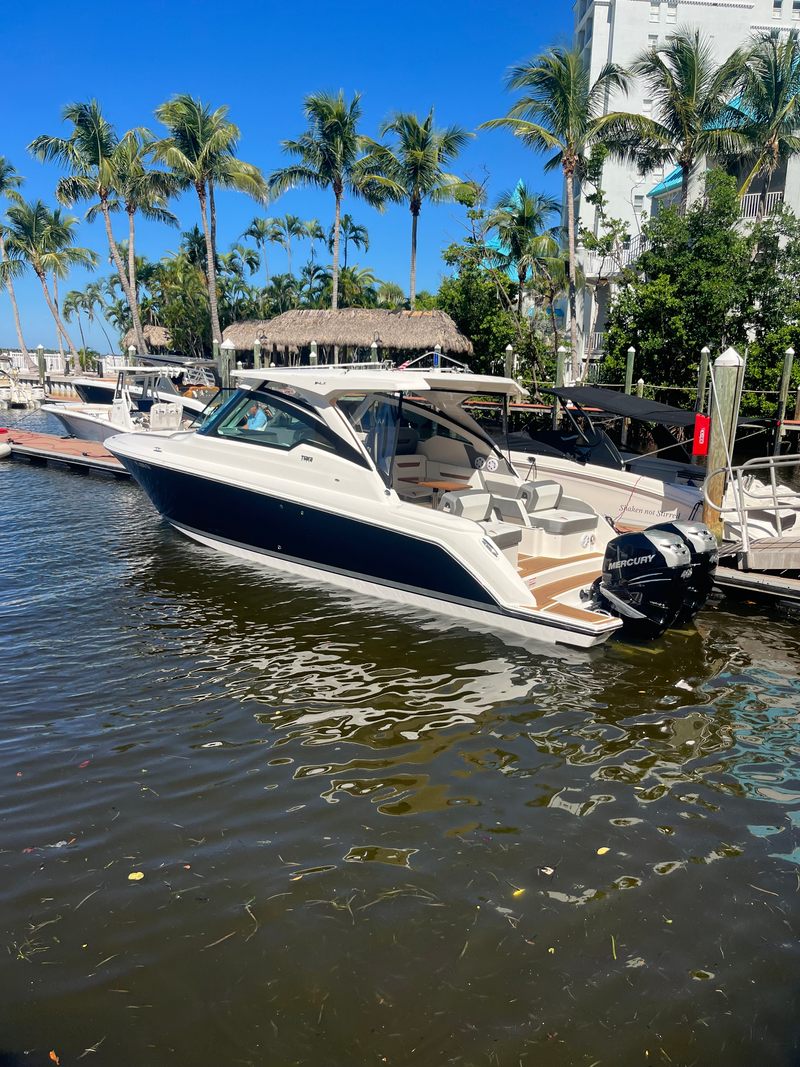 2022 Tiara Yachts 34 LX