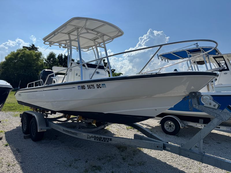 2006 Boston Whaler 220 Dauntless