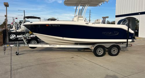 2024 Robalo 200 CC