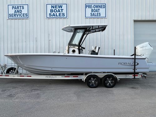 2025 Robalo 266 Cayman