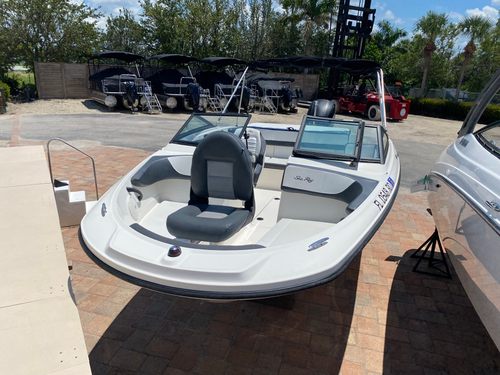 2016 Sea Ray SVX 19