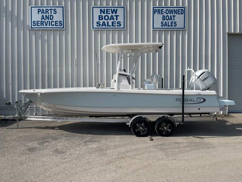 2025 Robalo 246 Cayman