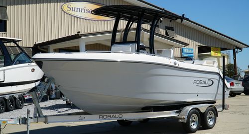 2025 Robalo 222 CC