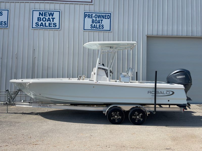 2025 Robalo 246 Cayman