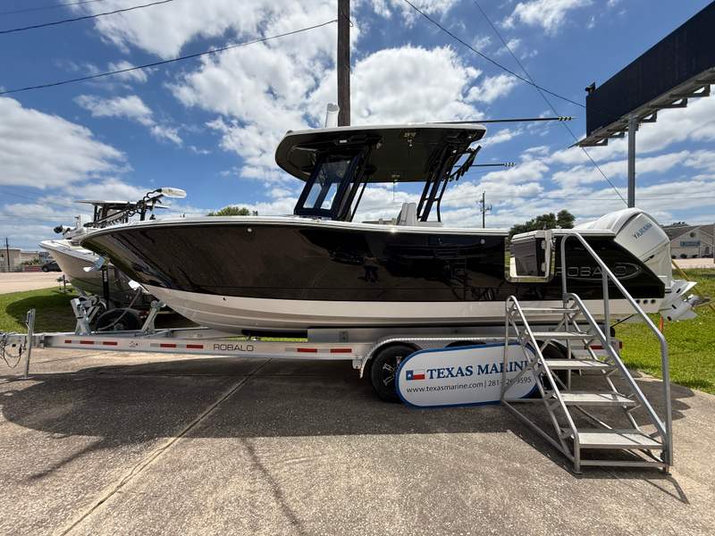 2025 Robalo 270 CC