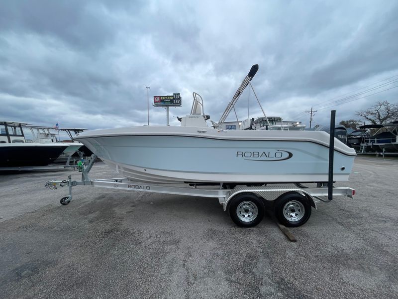 2025 Robalo 200 CC